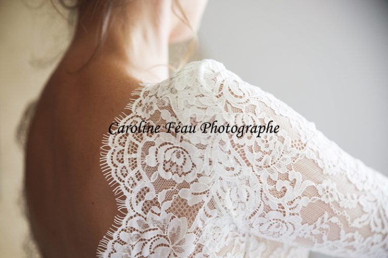 détail robe de la mariée dentelle CF Photographe