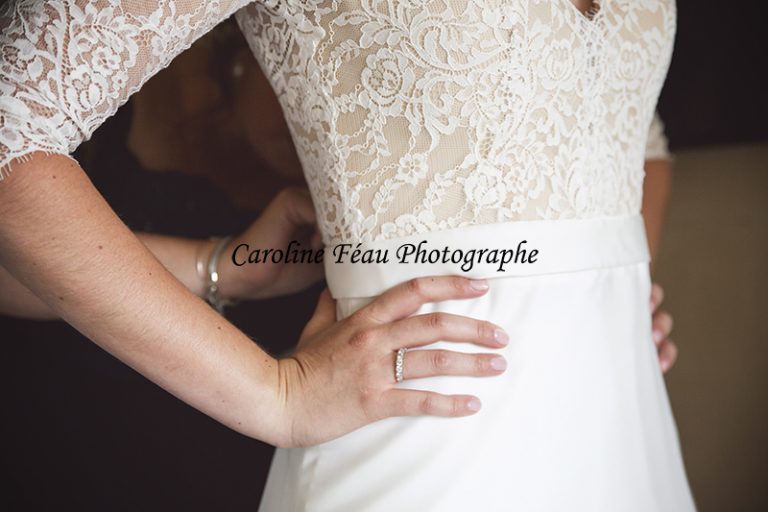 habillage de la mariée Fontevraud CF Photographe