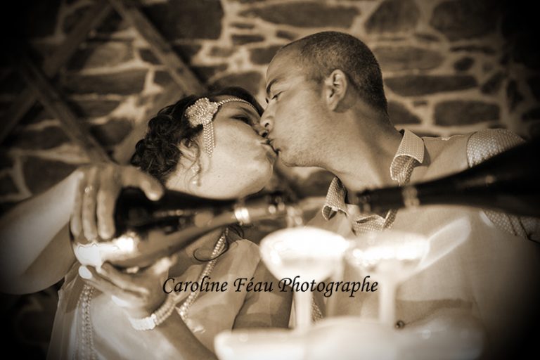 Le baiser champagne fontaine soirée de mariage Angers Tours CF Photographe