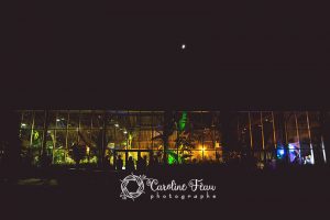 soirée mariage lumière extérieur la Forêt des Arts Saint Antoine du Rocher CF Photographe