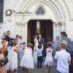 sortie des mariés église confettis Huismes 37 CF Photographe